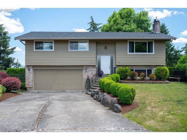 23120 Se NAOMI Ct, Damascus, OR 97089