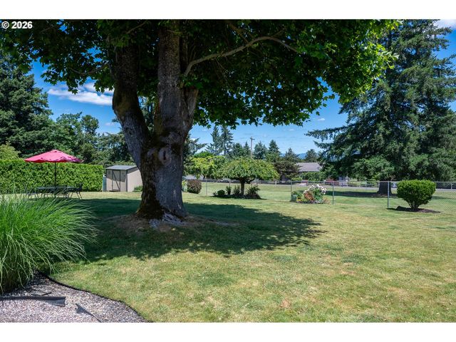 23120 Se NAOMI Ct, Damascus, OR 97089