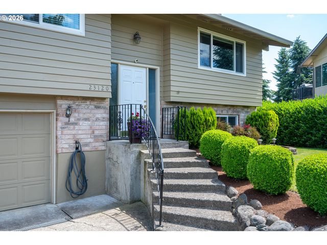 23120 Se NAOMI Ct, Damascus, OR 97089