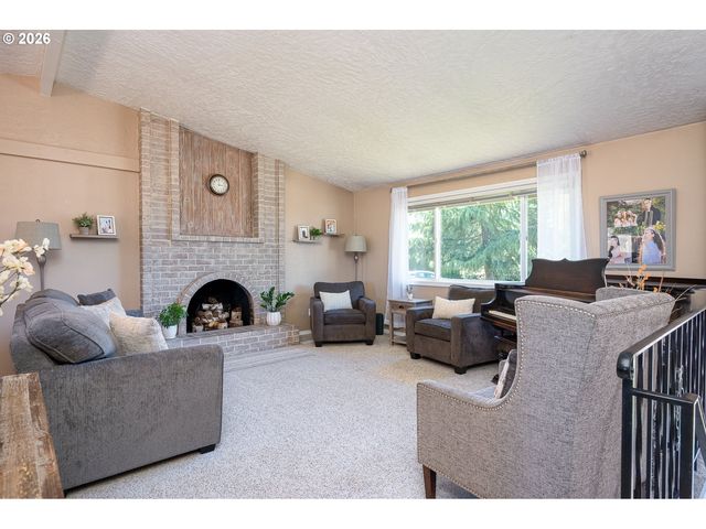 23120 Se NAOMI Ct, Damascus, OR 97089
