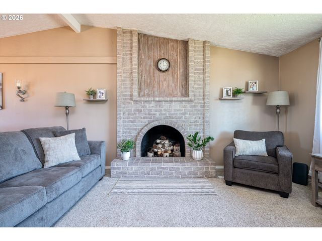 23120 Se NAOMI Ct, Damascus, OR 97089