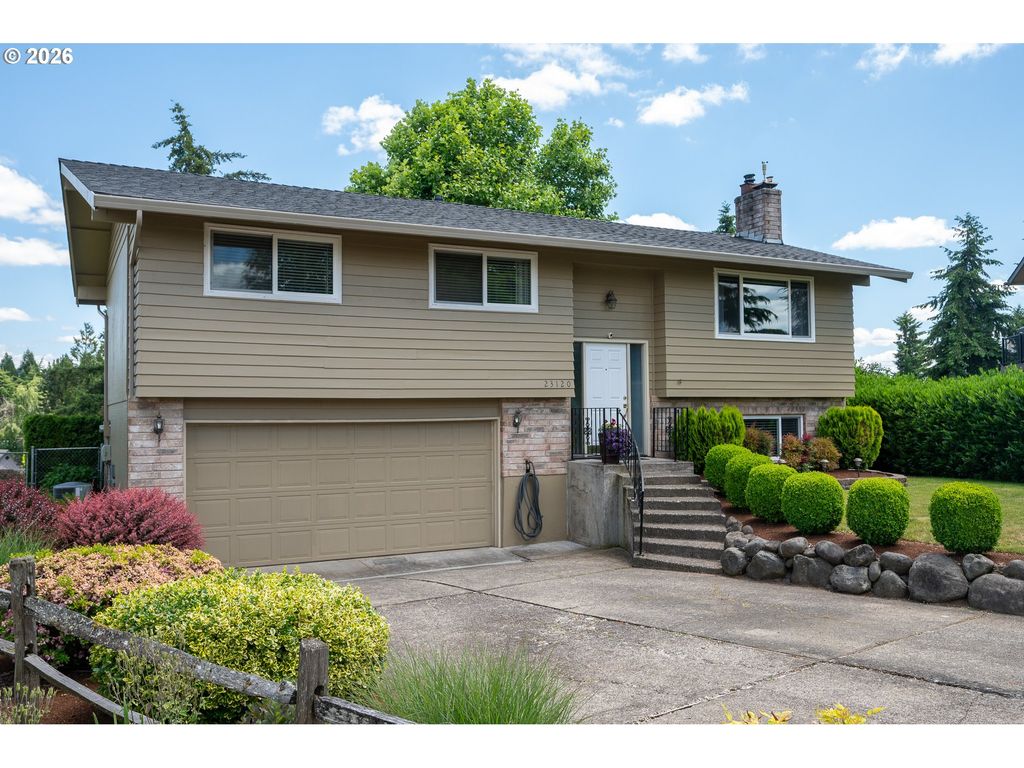 23120 Se NAOMI Ct, Damascus, OR 97089