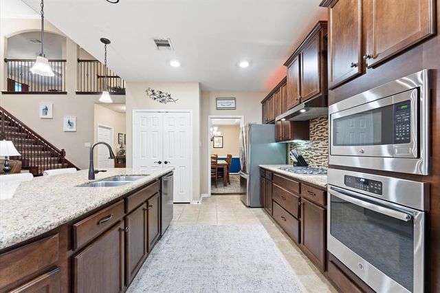 1736 Lake Raven Drive, Dickinson, TX 77539