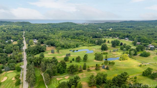 6515 134th Ave Avenue, Saugatuck Twp, MI 49453