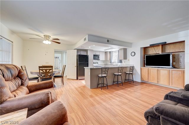 101 Luna Way 136, Las Vegas, NV 89145