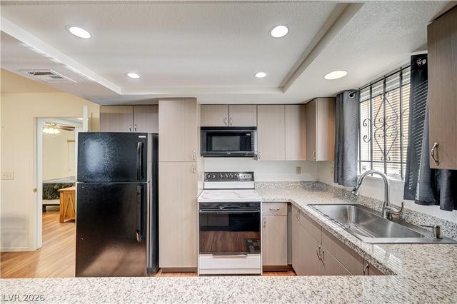 101 Luna Way 136, Las Vegas, NV 89145
