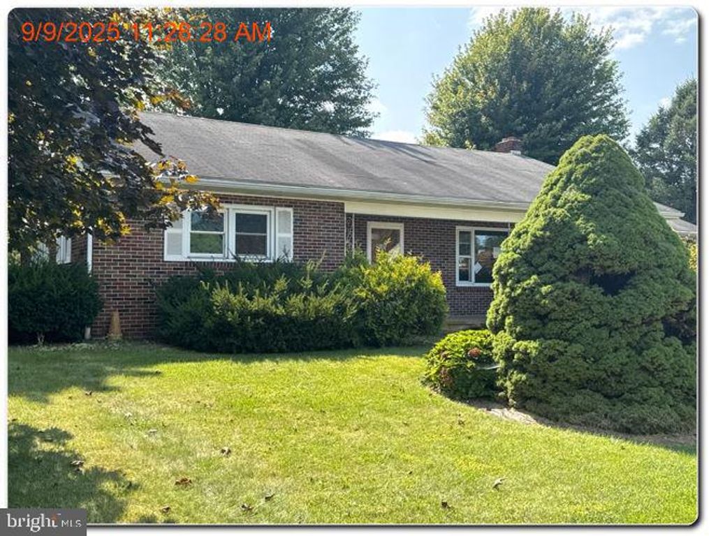 830 E MAIN ST, Macungie, PA 18062
