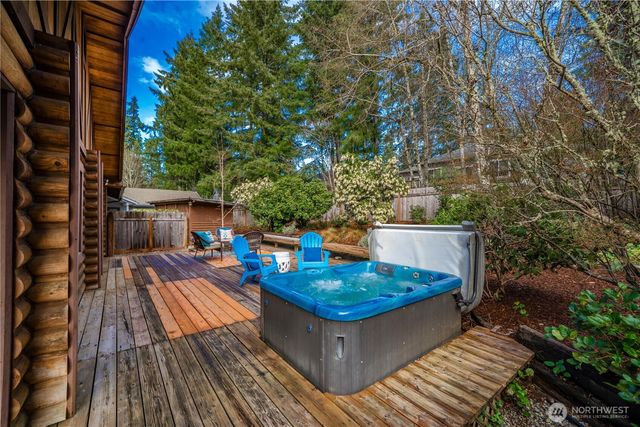 101 E Lake Forest Drive, Allyn, WA 98524