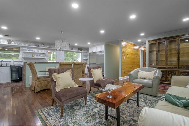 121 White Oak Lane, Little Rock, AR 72227