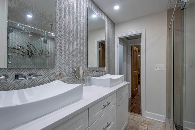 121 White Oak Lane, Little Rock, AR 72227
