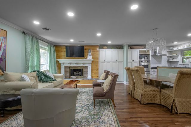 121 White Oak Lane, Little Rock, AR 72227