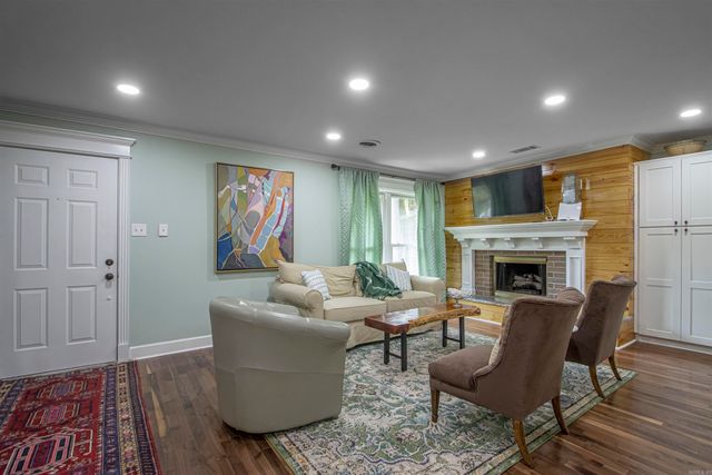 121 White Oak Lane, Little Rock, AR 72227