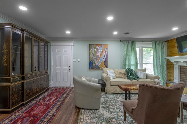 121 White Oak Lane, Little Rock, AR 72227