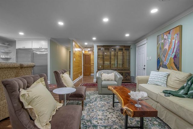 121 White Oak Lane, Little Rock, AR 72227