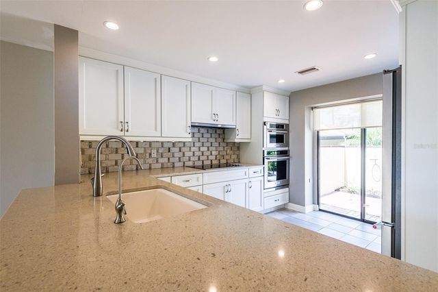 5332 HUNTINGWOOD COURT 26, Sarasota, FL 34235