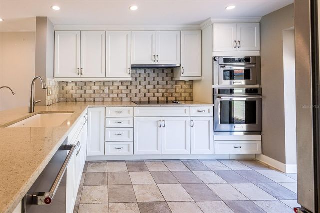 5332 HUNTINGWOOD COURT 26, Sarasota, FL 34235