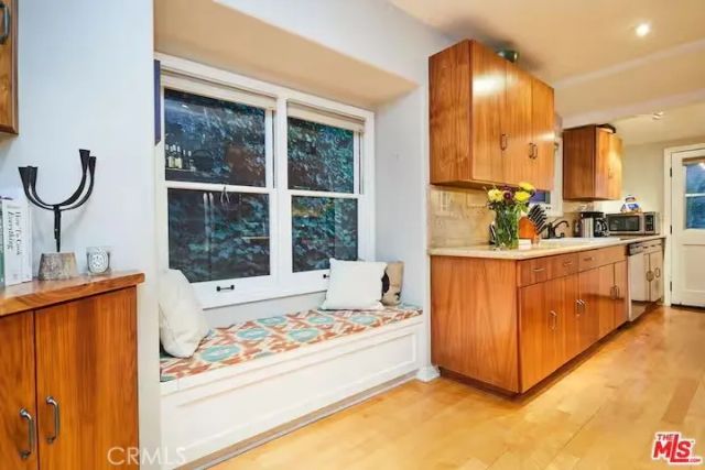 2597 Dearborn Drive, Los Angeles, CA 90068