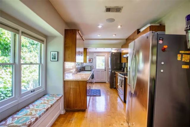 2597 Dearborn Drive, Los Angeles, CA 90068