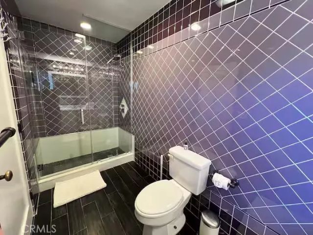 2597 Dearborn Drive, Los Angeles, CA 90068
