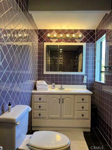 2597 Dearborn Drive, Los Angeles, CA 90068