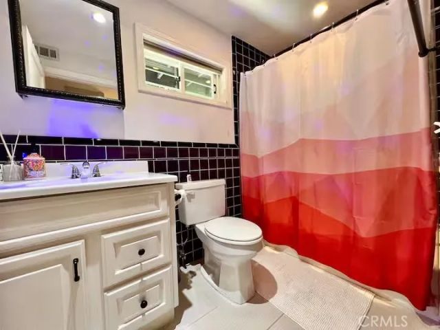 2597 Dearborn Drive, Los Angeles, CA 90068