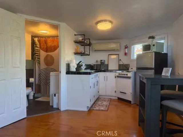 2597 Dearborn Drive, Los Angeles, CA 90068