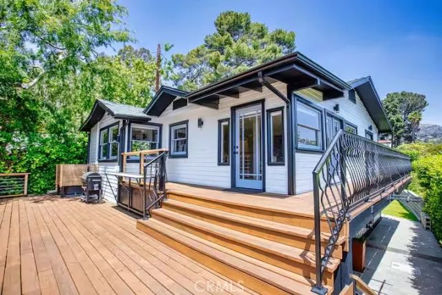 2597 Dearborn Drive, Los Angeles, CA 90068