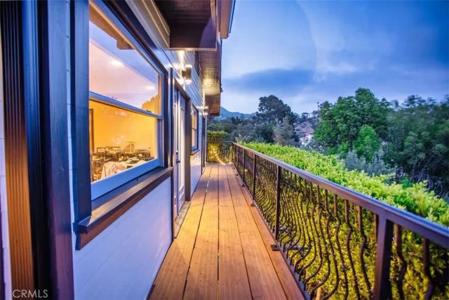 2597 Dearborn Drive, Los Angeles, CA 90068