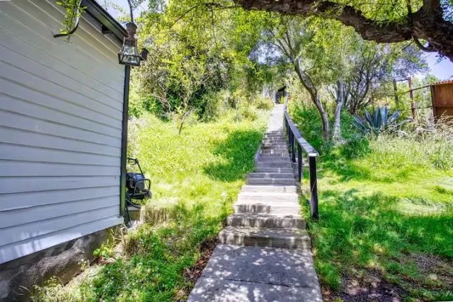 2597 Dearborn Drive, Los Angeles, CA 90068