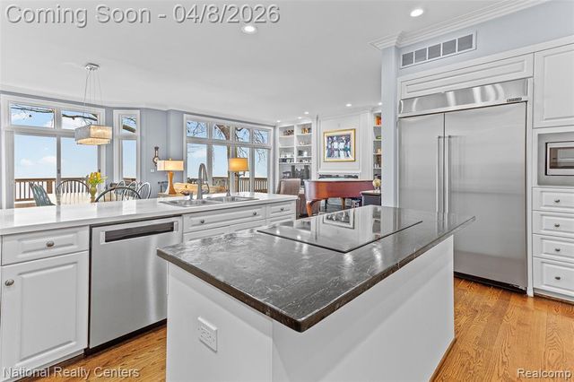 1284 East Lake Drive, Novi, MI 48377