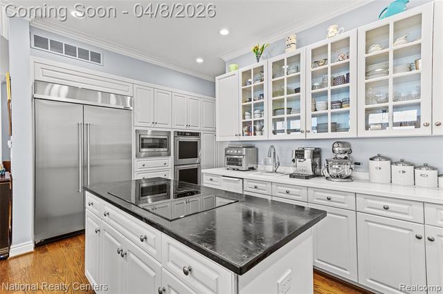 1284 East Lake Drive, Novi, MI 48377
