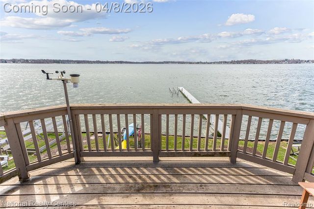 1284 East Lake Drive, Novi, MI 48377