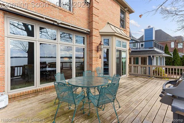 1284 East Lake Drive, Novi, MI 48377