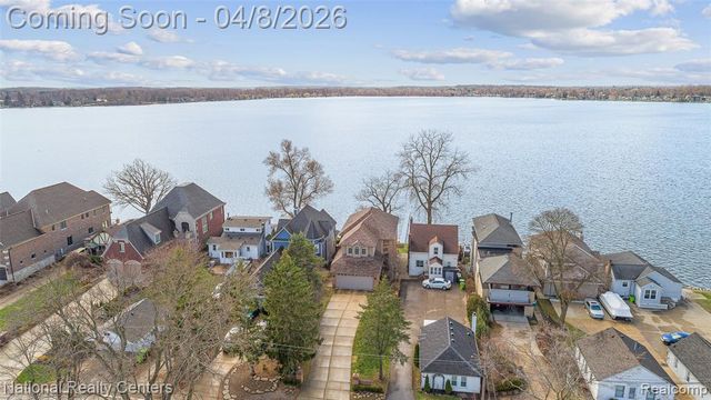 1284 East Lake Drive, Novi, MI 48377