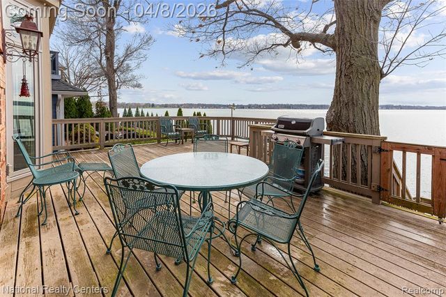 1284 East Lake Drive, Novi, MI 48377