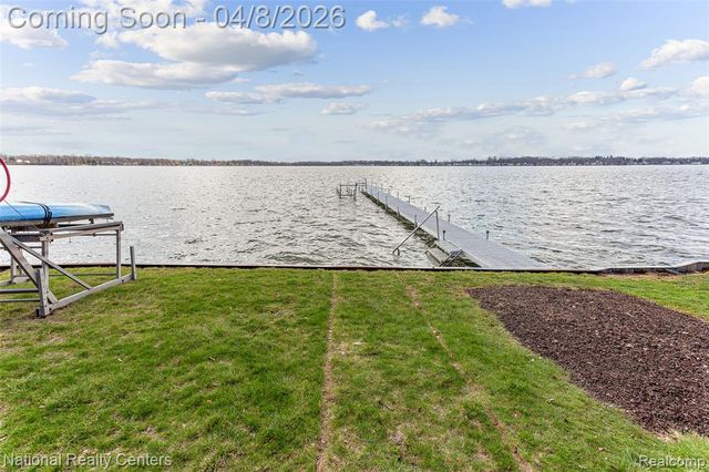 1284 East Lake Drive, Novi, MI 48377