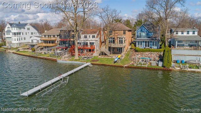 1284 East Lake Drive, Novi, MI 48377