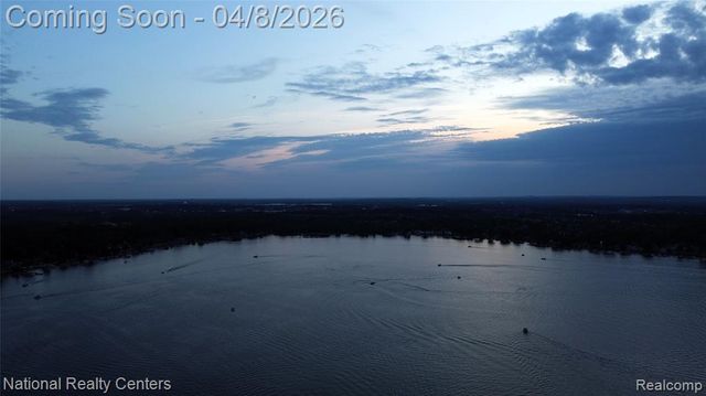 1284 East Lake Drive, Novi, MI 48377