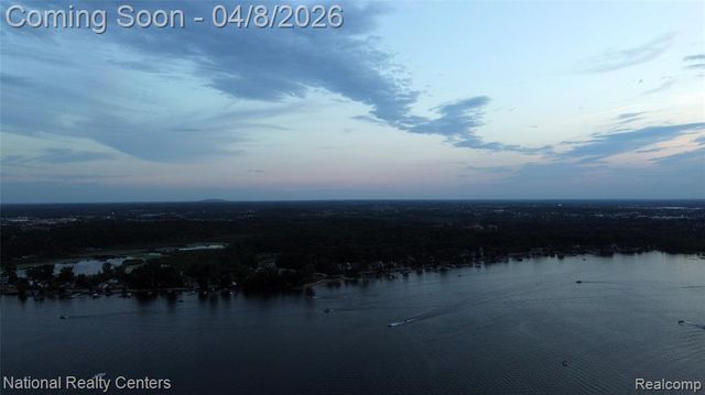 1284 East Lake Drive, Novi, MI 48377