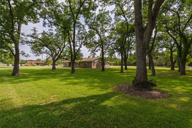 2566 County Road 147, Gainesville, TX 76240