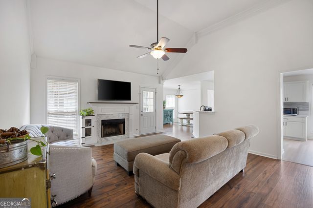 9 CROSS POINTE Way, Hiram, GA 30141