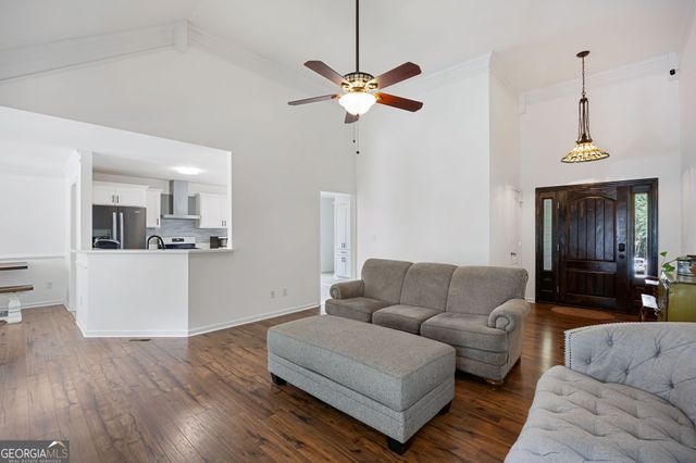 9 CROSS POINTE Way, Hiram, GA 30141