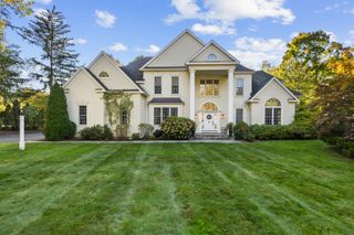 5 Northmoor Road, West Hartford, CT 06117