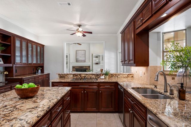 4700 Green Oaks Drive, Colleyville, TX 76034