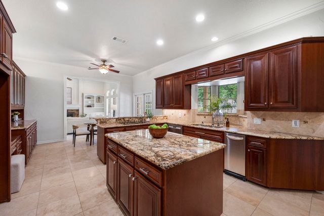 4700 Green Oaks Drive, Colleyville, TX 76034