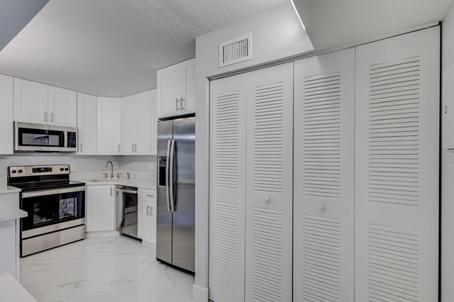 4821 Sable Pine Circle, West Palm Beach, FL 33417
