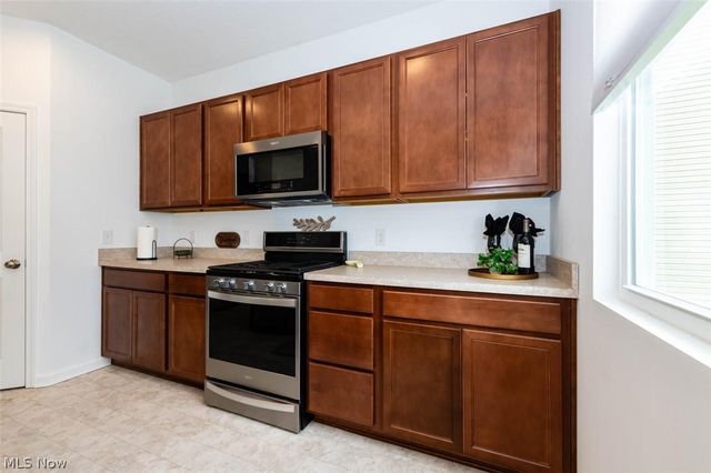 23633 Rebecca Lane, Columbia Station, OH 44028