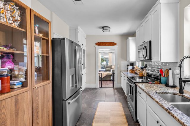 406 S Montreal Avenue, Dallas, TX 75208
