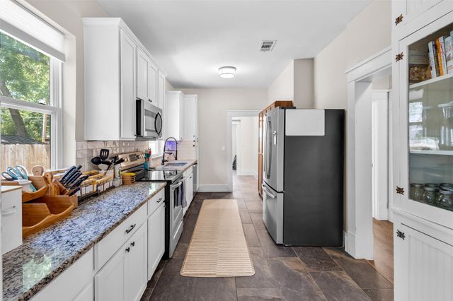 406 S Montreal Avenue, Dallas, TX 75208