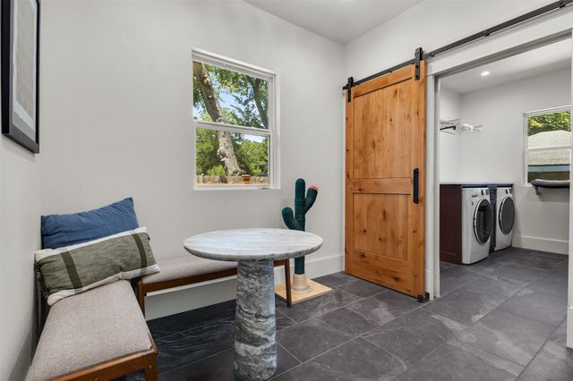 406 S Montreal Avenue, Dallas, TX 75208